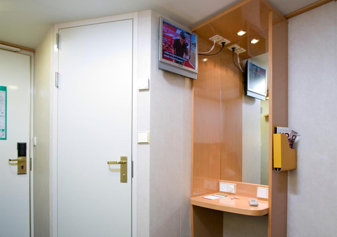 Viking Line Ferry Viking Xprs - One-Way Journey From Helsinki To Tallinn Room photo