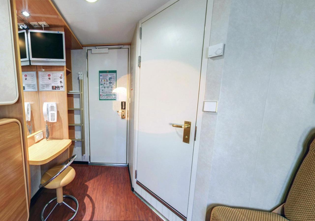 Viking Line Ferry Viking Xprs - One-Way Journey From Helsinki To Tallinn Room photo