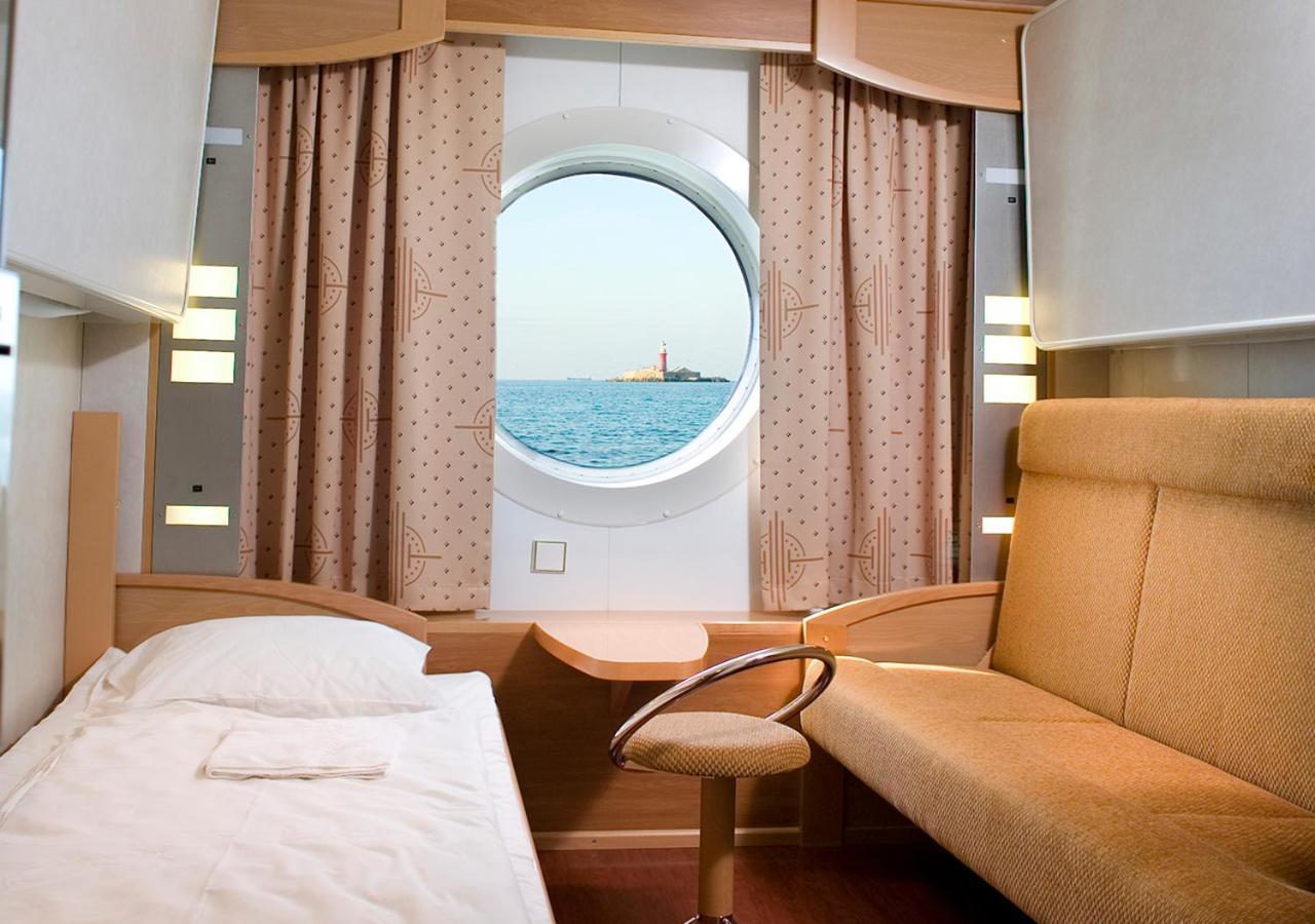 Viking Line Ferry Viking Xprs - One-Way Journey From Helsinki To Tallinn Room photo