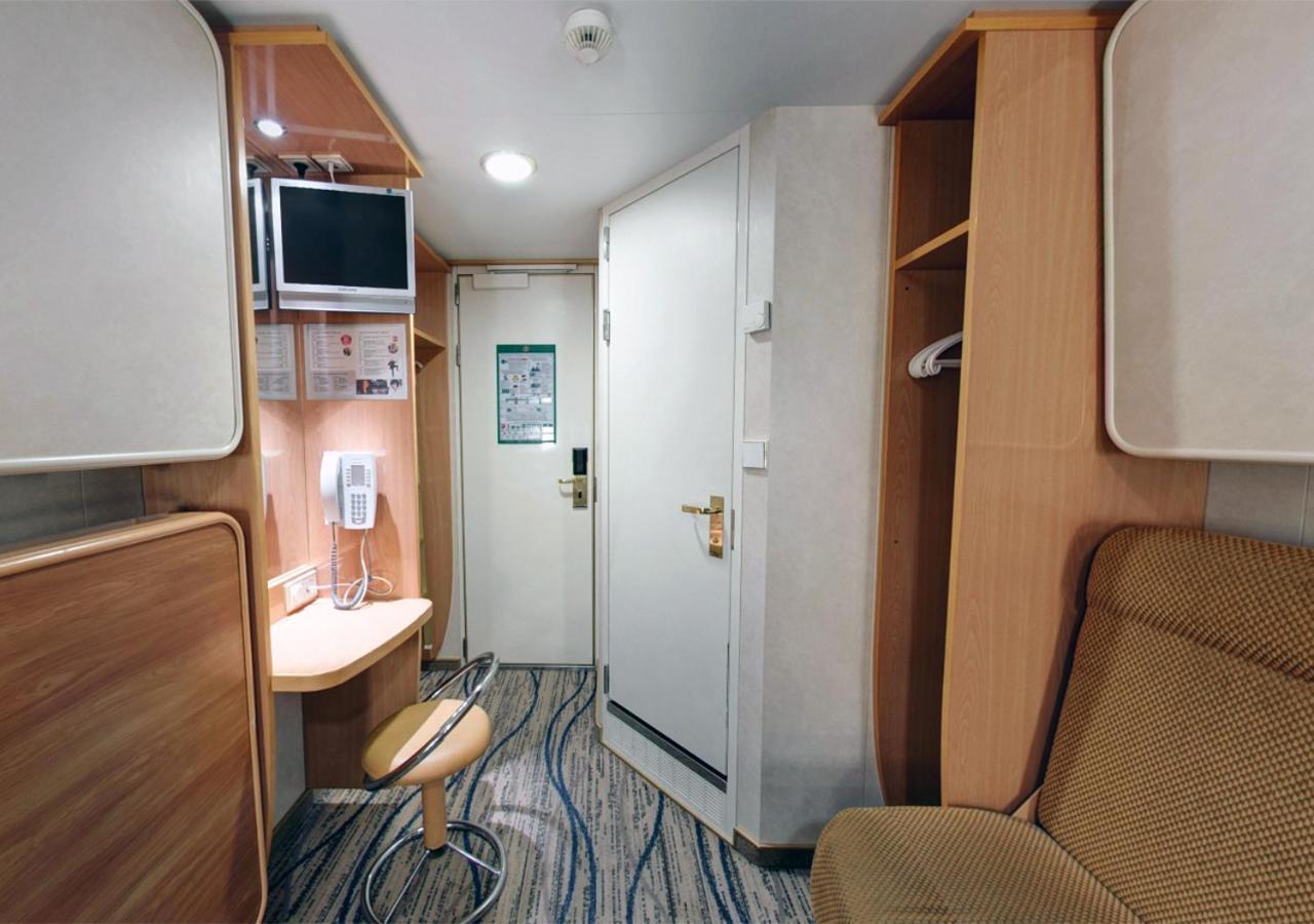 Viking Line Ferry Viking Xprs - One-Way Journey From Helsinki To Tallinn Room photo